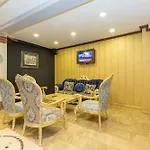 Hotel Grand Family