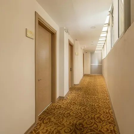 Hotel Grand Family